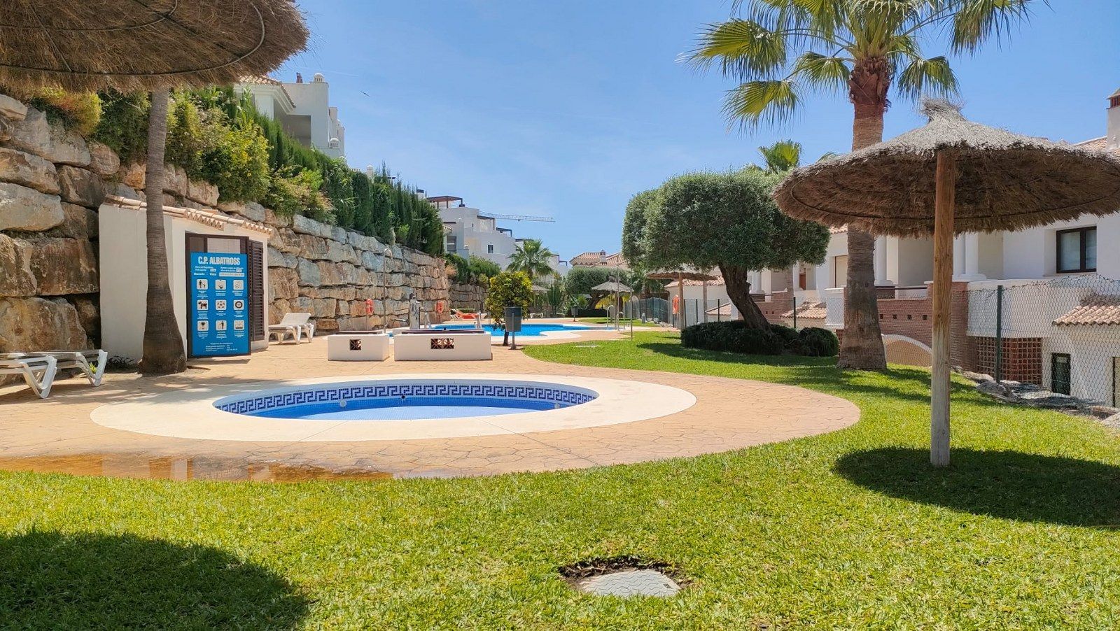 Leilighet midt i bygget til salgs i Casares Playa, Bilde 2