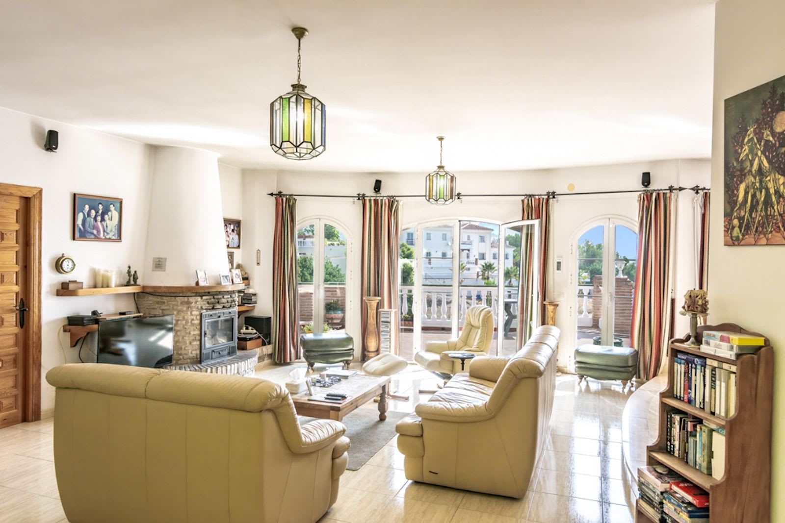 Frittliggende villa til salgs i Nerja, Bilde 3