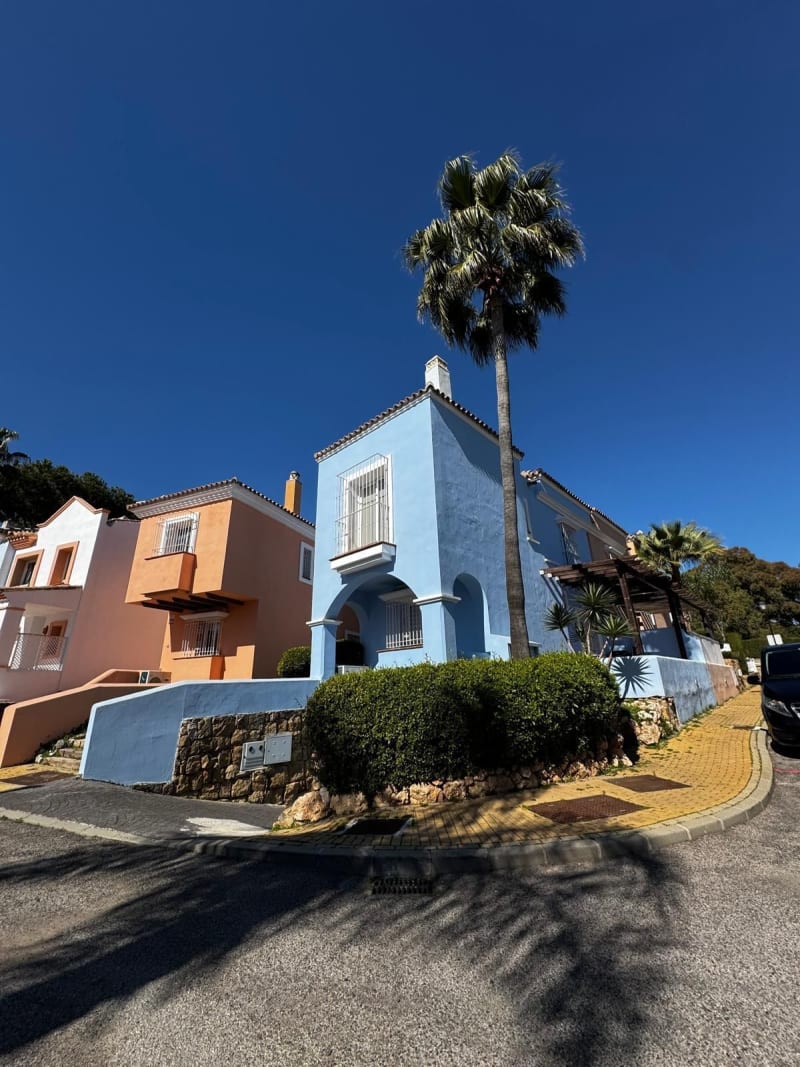 Radhus med 2 sovrum till salu i Nueva Andalucía