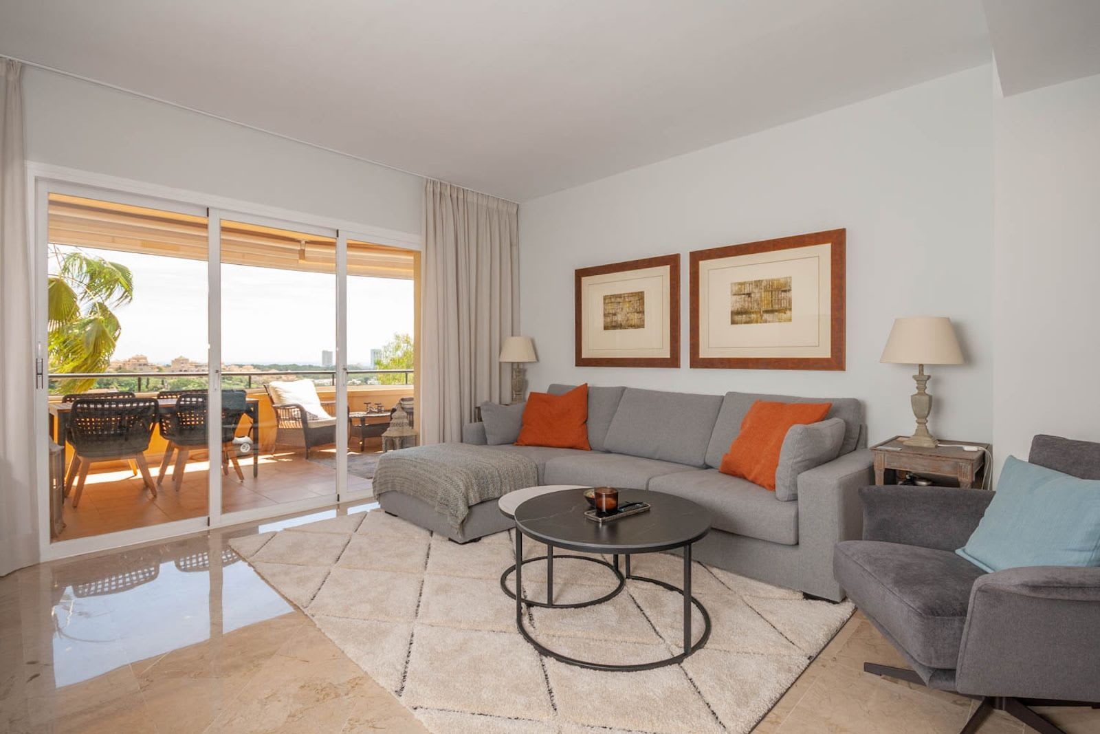 Leilighet midt i bygget til salgs i Elviria, Bilde 2