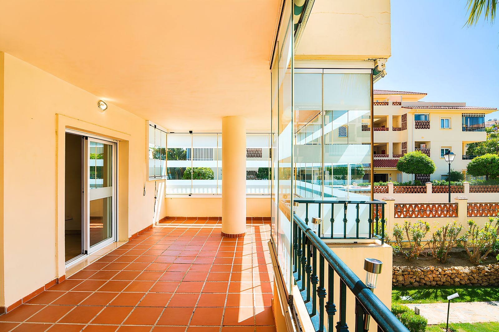 Leilighet midt i bygget til salgs i Mijas Golf, Bilde 2