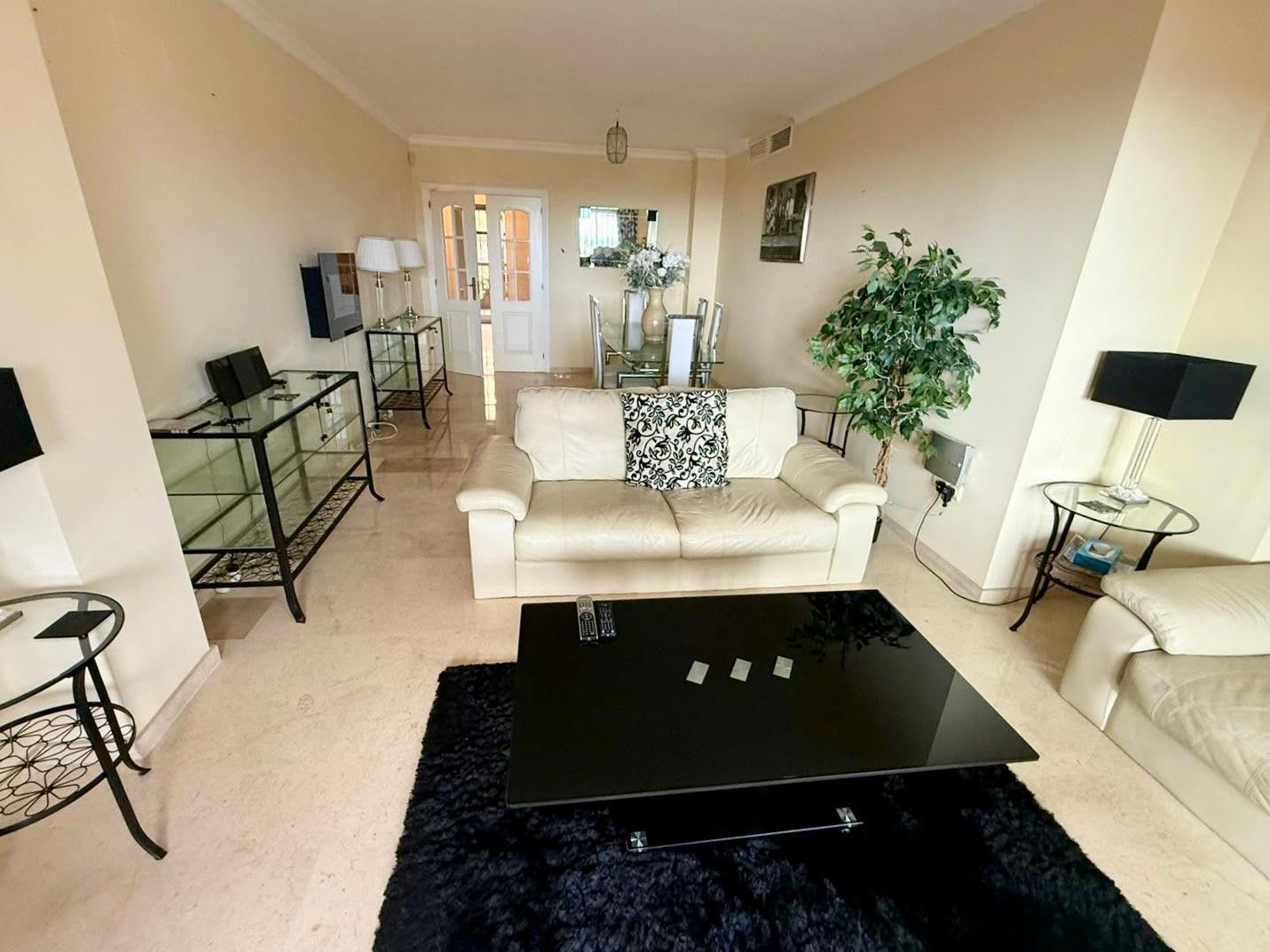 Leilighet midt i bygget til salgs i Elviria, Bilde 3