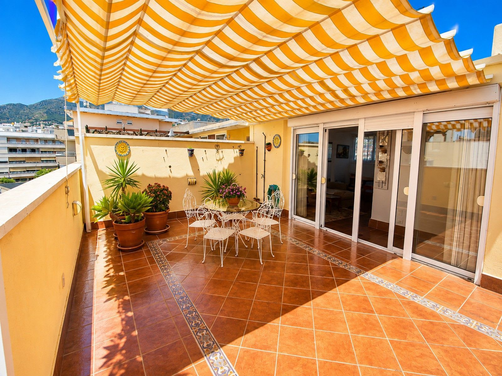 Toppleilighet over to plan til salgs i Benalmadena Costa, Bilde 2