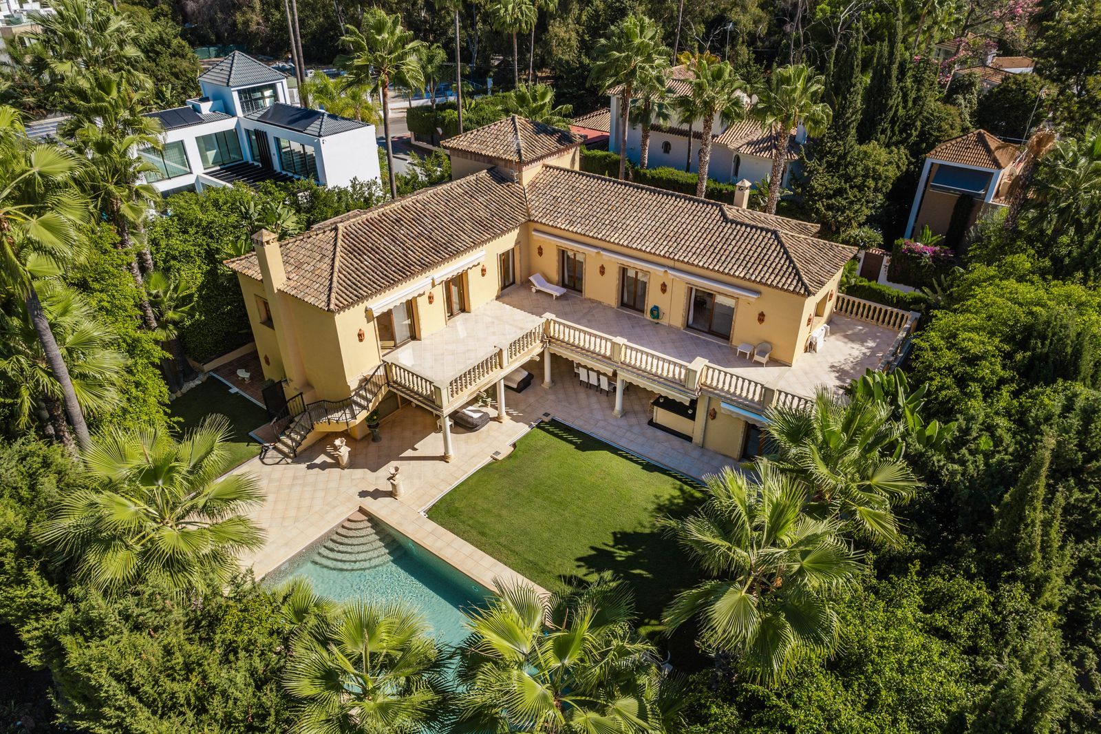 Frittliggende villa til salgs i Nueva Andalucía, Bilde 2