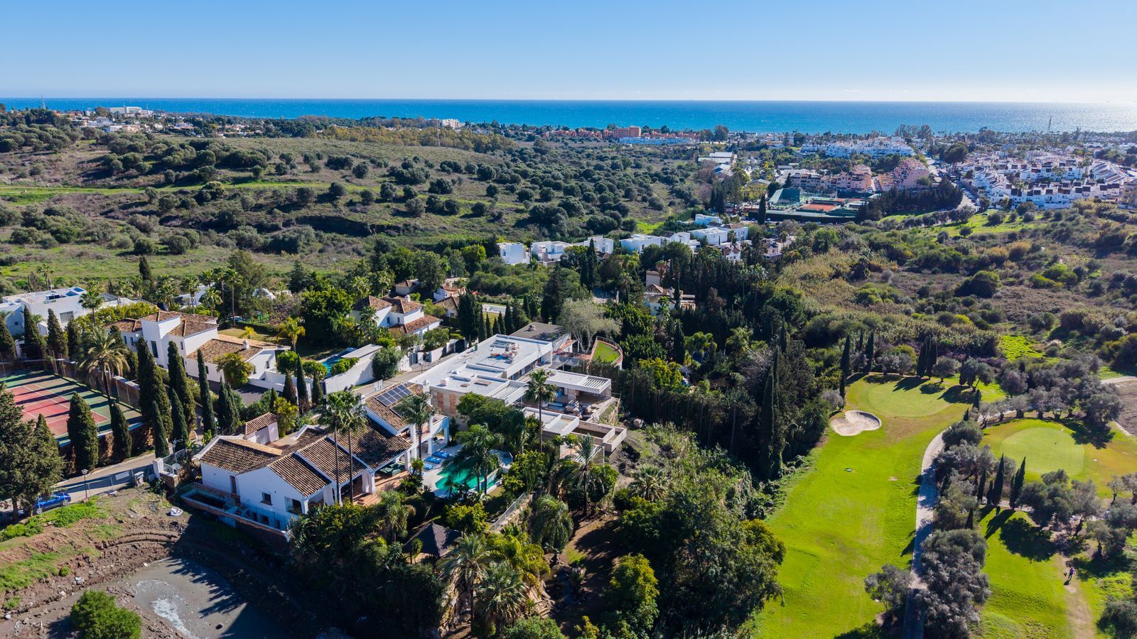 Frittliggende villa til salgs i El Paraiso, Bilde 3