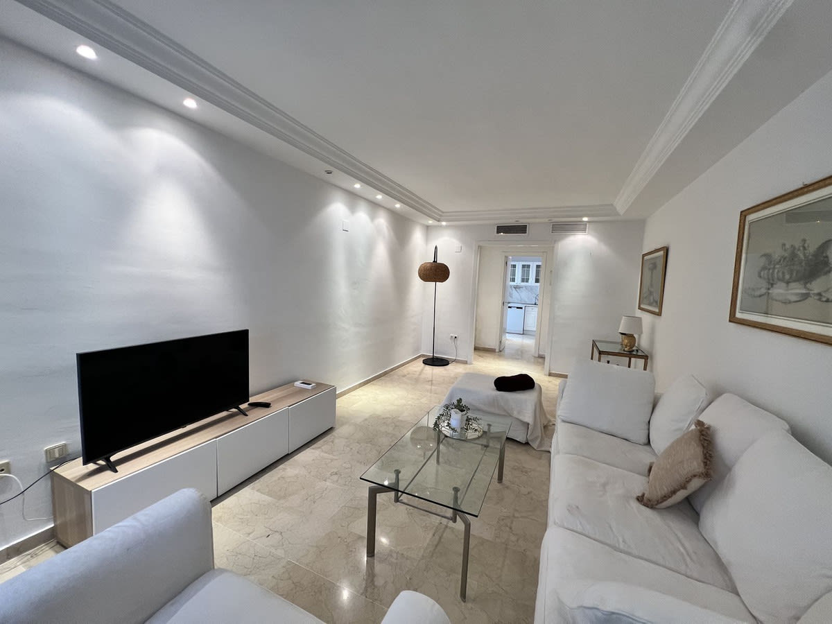 Leilighet midt i bygget til salgs i Puerto Banús, Bilde 2
