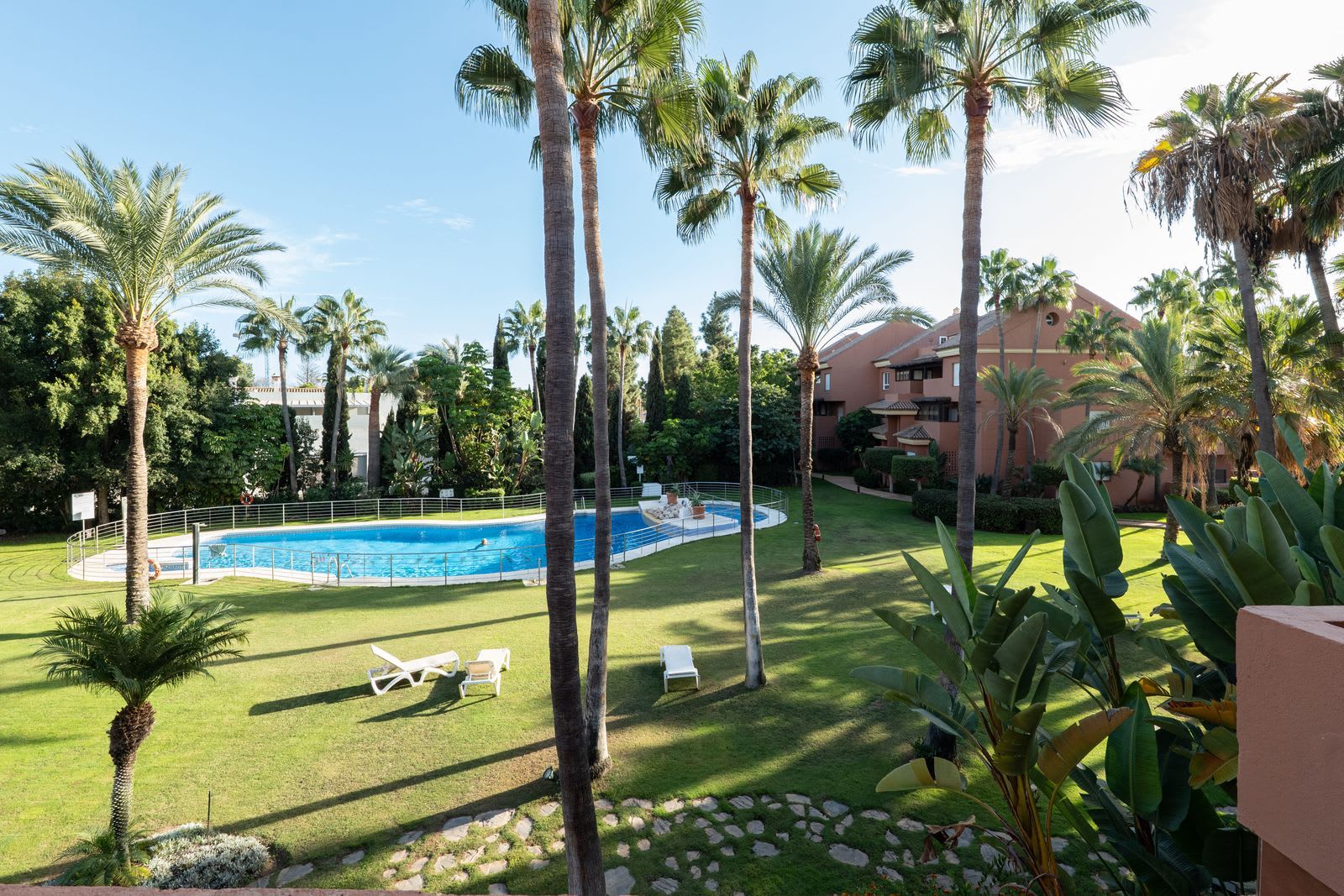 Leilighet midt i bygget til salgs i Puerto Banús, Bilde 3