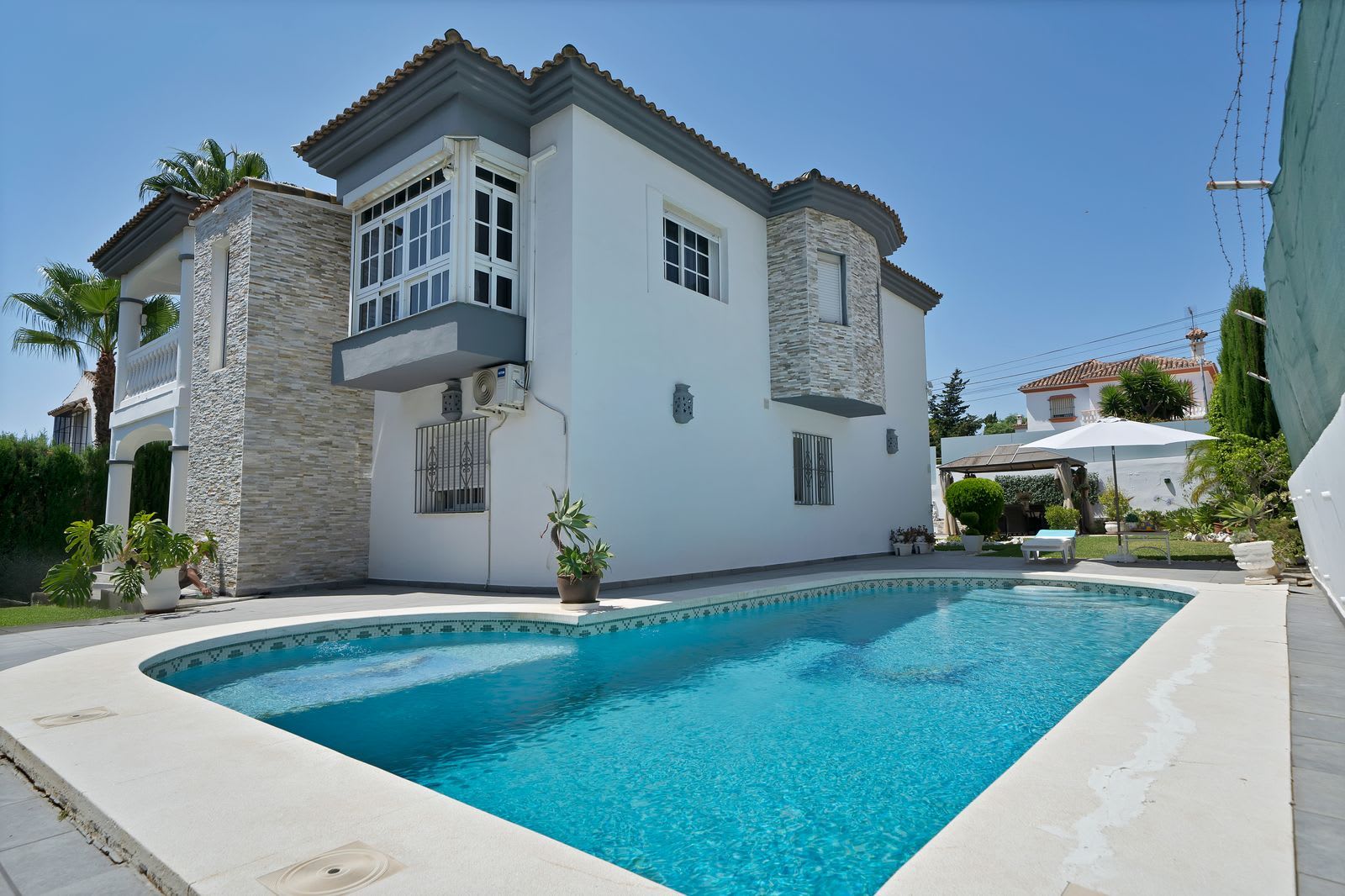 Frittliggende villa til salgs i Buenas Noches, Estepona, Bilde 2
