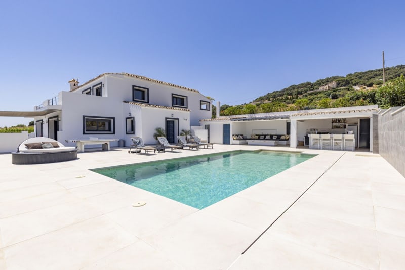 Frittliggende villa til salgs i Casares Playa