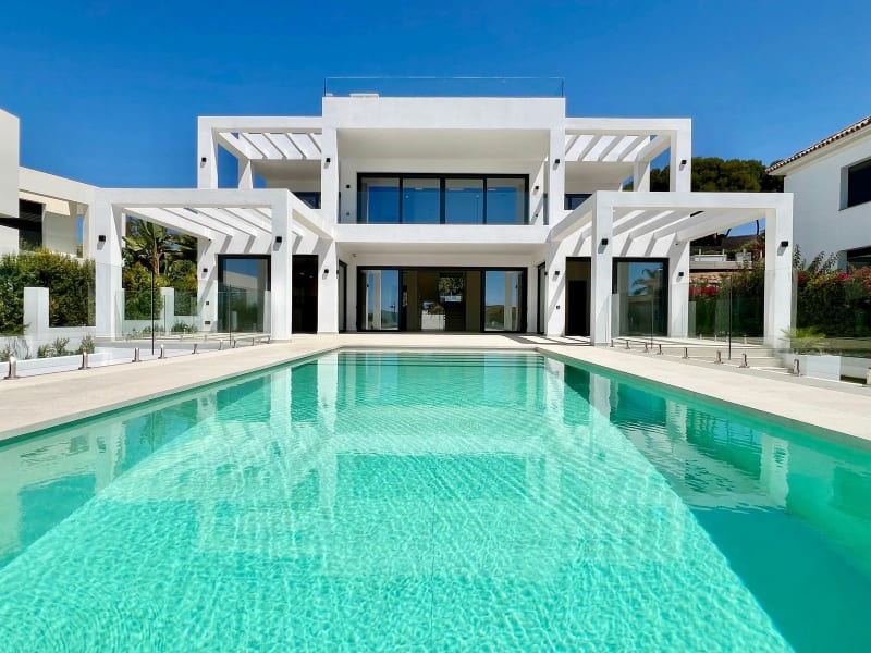 Frittliggende villa til salgs i Elviria
