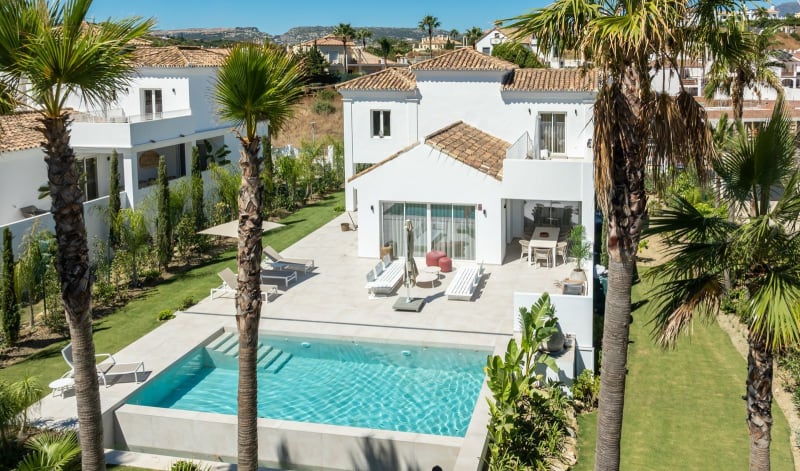 Frittliggende villa til salgs i Casares Playa