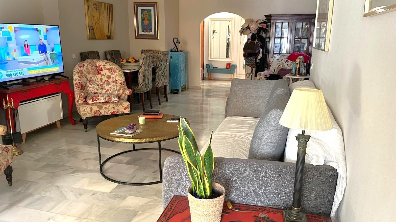 Leilighet midt i bygget til salgs i Puerto Banús, Bilde 2