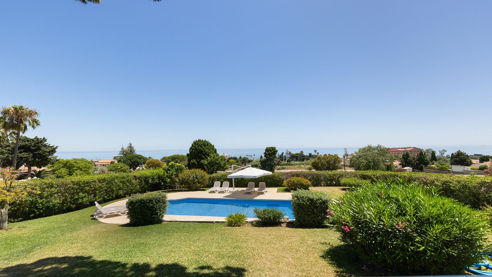 Frittliggende villa til salgs i Manilva, Bilde 2