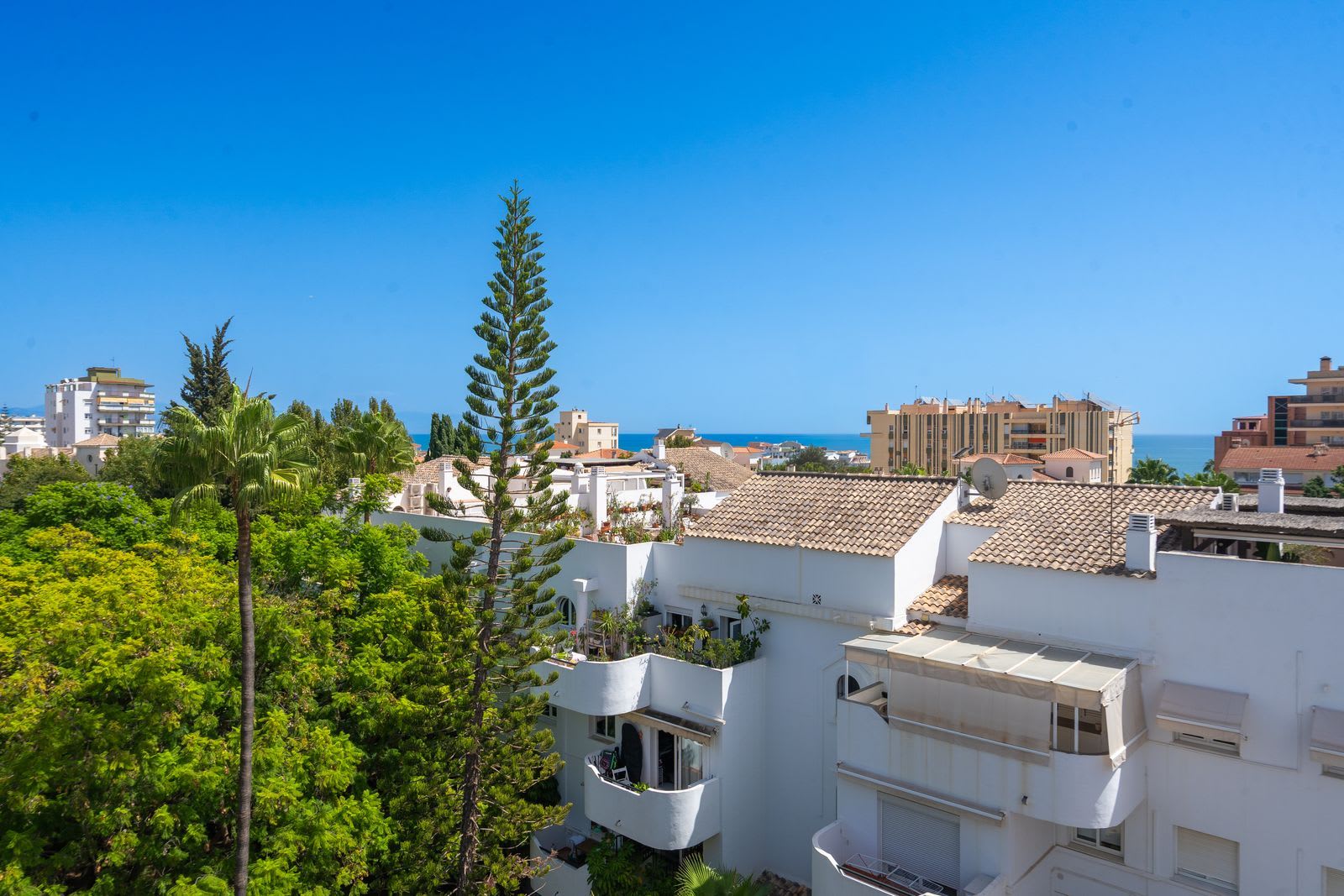 Toppleilighet over to plan til salgs i La Carihuela, Torremolinos, Bilde 2