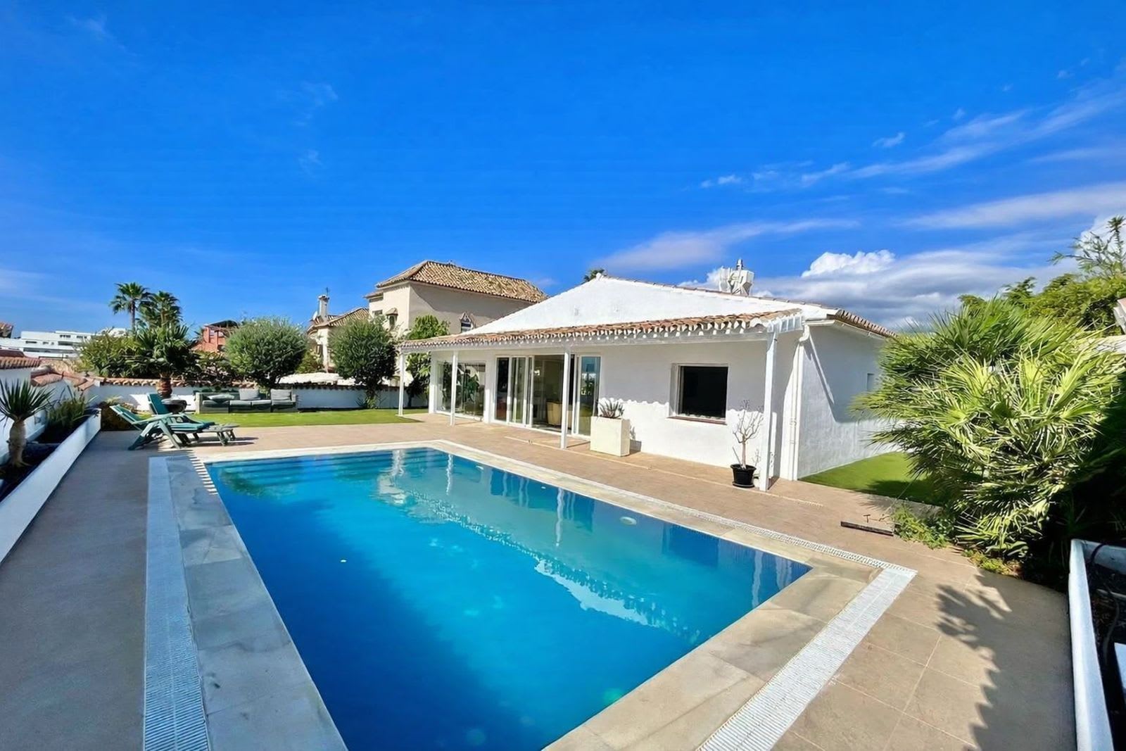 Frittliggende villa til salgs i San Pedro de Alcántara, Bilde 2