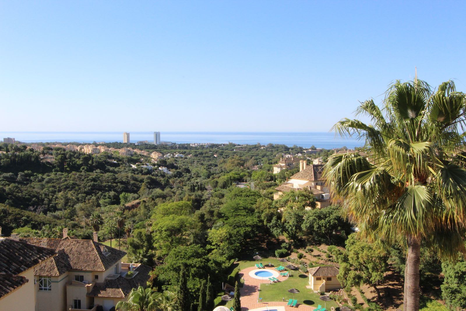 Duplex-penthouse til salgs i Elviria, Bilde 2