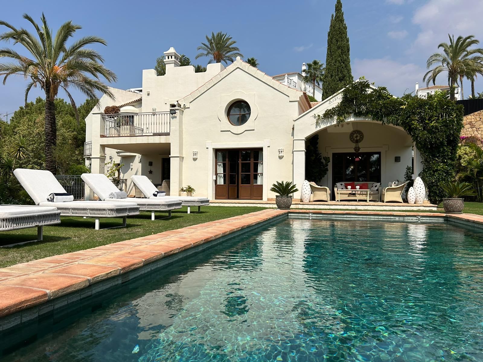 Villa til salgs i Estepona, Bilde 2