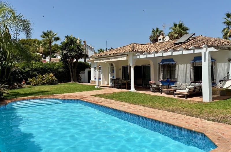 Villa til salgs i Estepona
