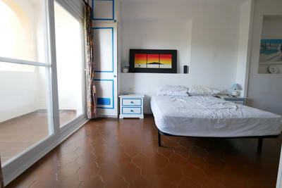Leilighet midt i bygget til salgs i Puerto de Cabopino, Bilde 3