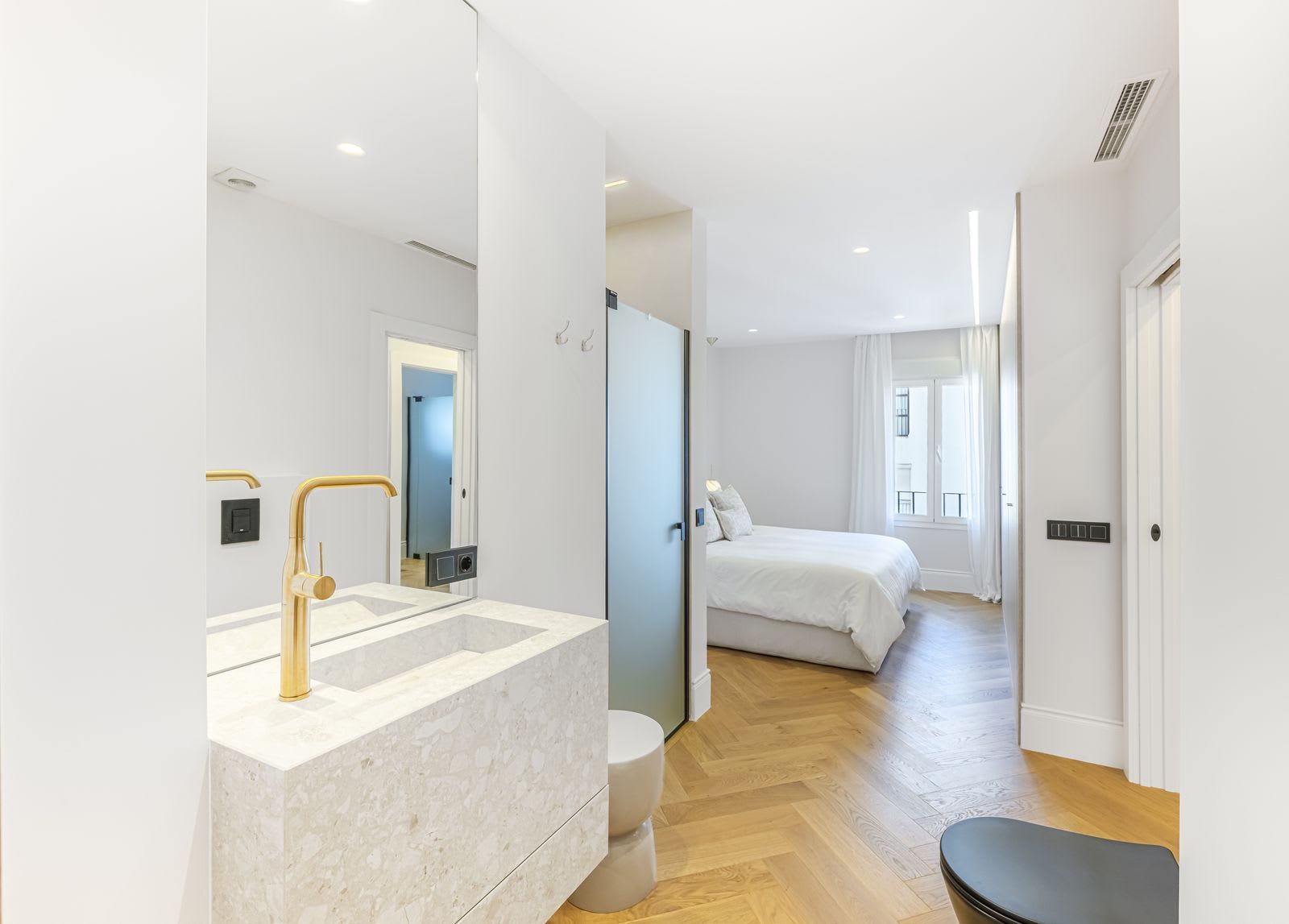 Leilighet midt i bygget til salgs i Puerto Banús, Bilde 2