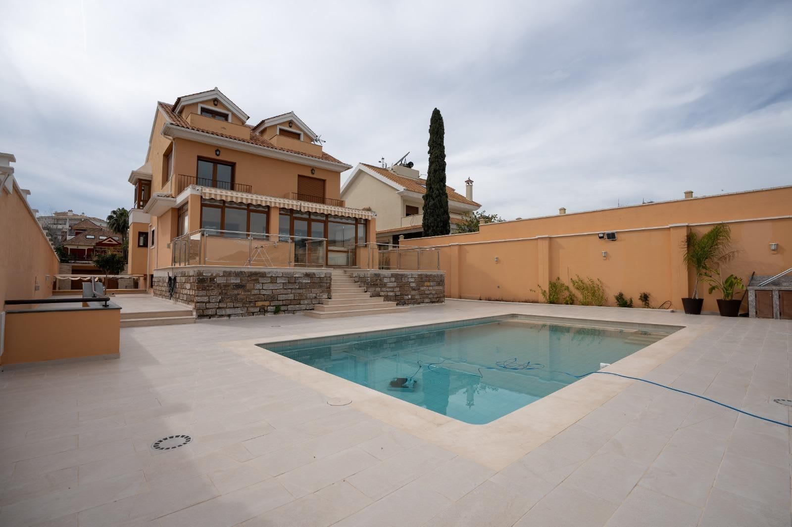Frittliggende villa til salgs i Benalmadena Costa, Bilde 3