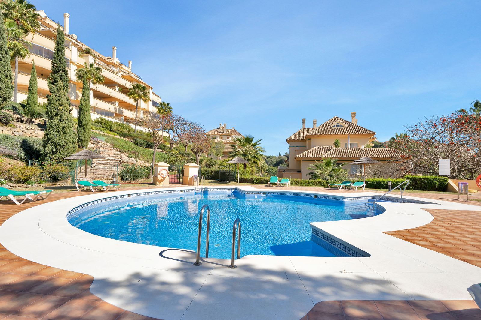 Leilighet midt i bygget til salgs i Elviria, Bilde 2