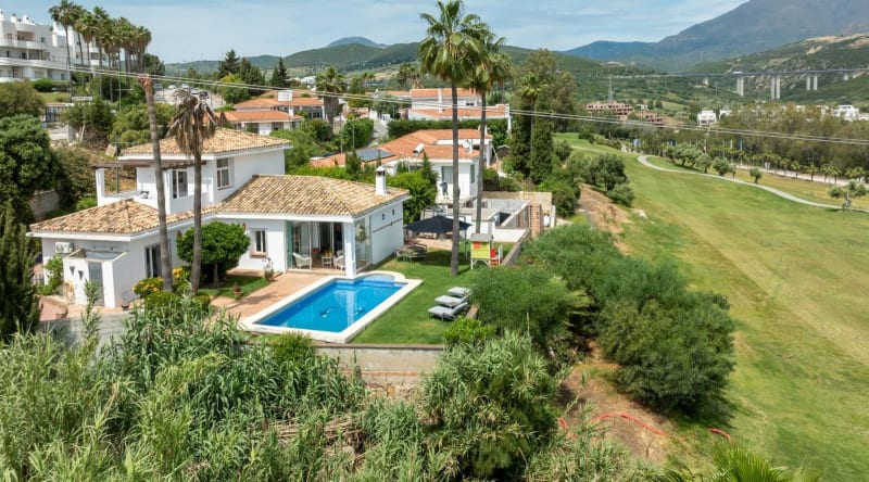 Villa til salgs i Estepona