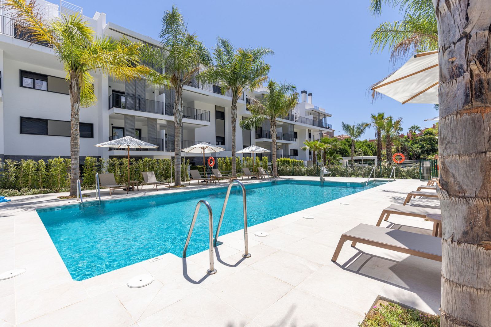 Apartment for sale in Estepona, Photo 2