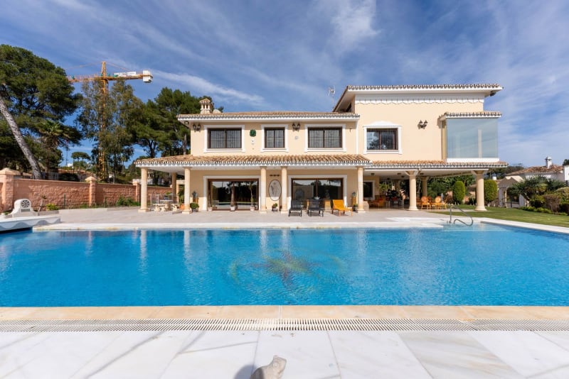 Frittliggende villa til salgs i Los Monteros