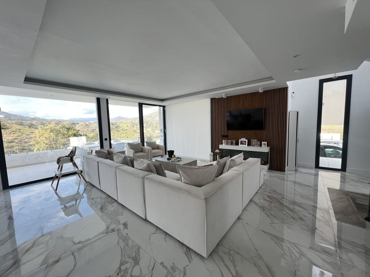 Frittliggende villa til salgs i La Cala Golf, Bilde 2