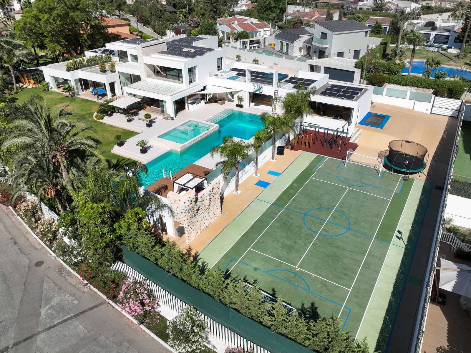 Frittliggende villa til salgs i El Paraiso, Bilde 3