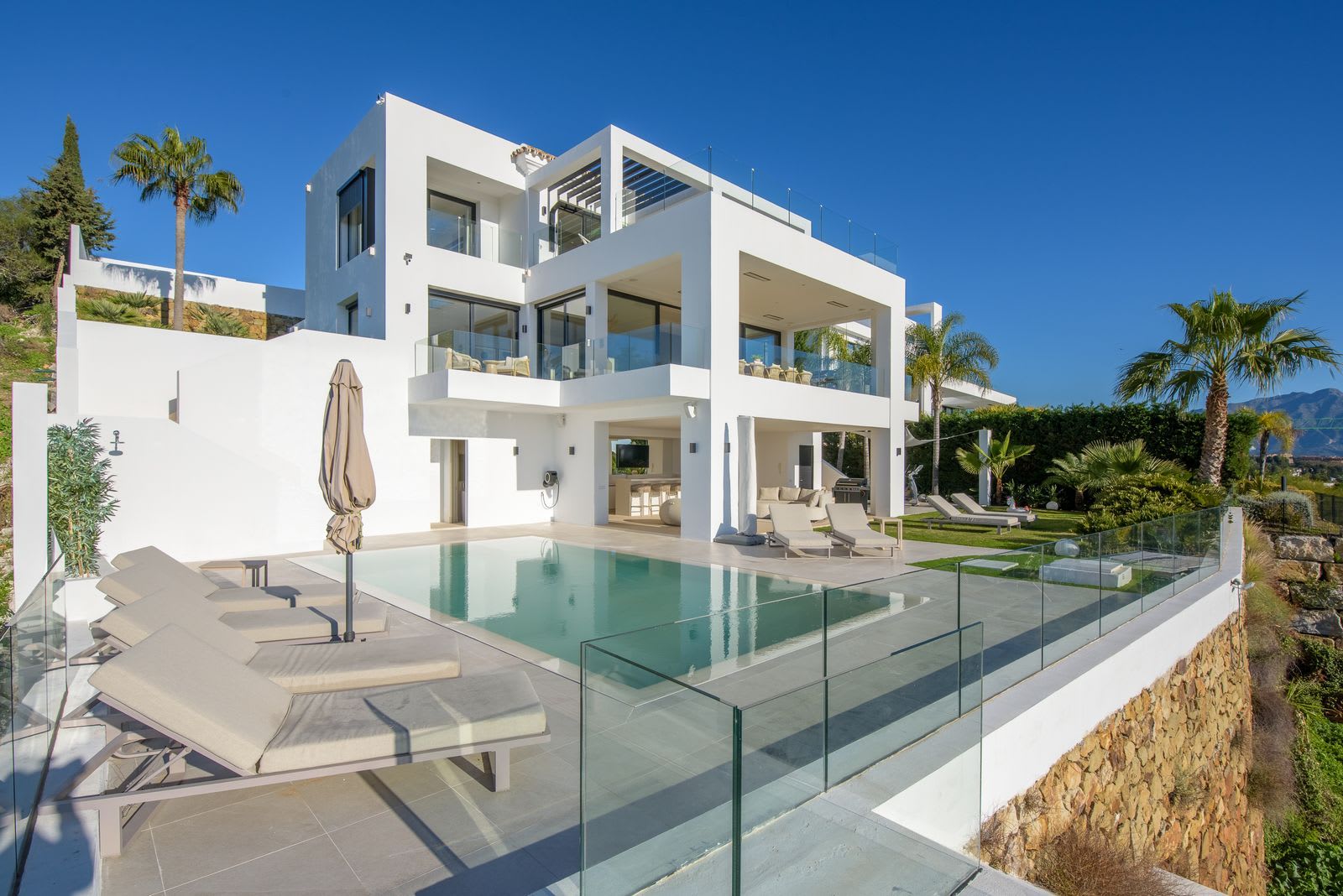 Frittliggende villa til salgs i El Paraiso, Bilde 3
