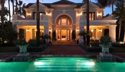 Frittliggende villa til salgs i Guadalmina Baja