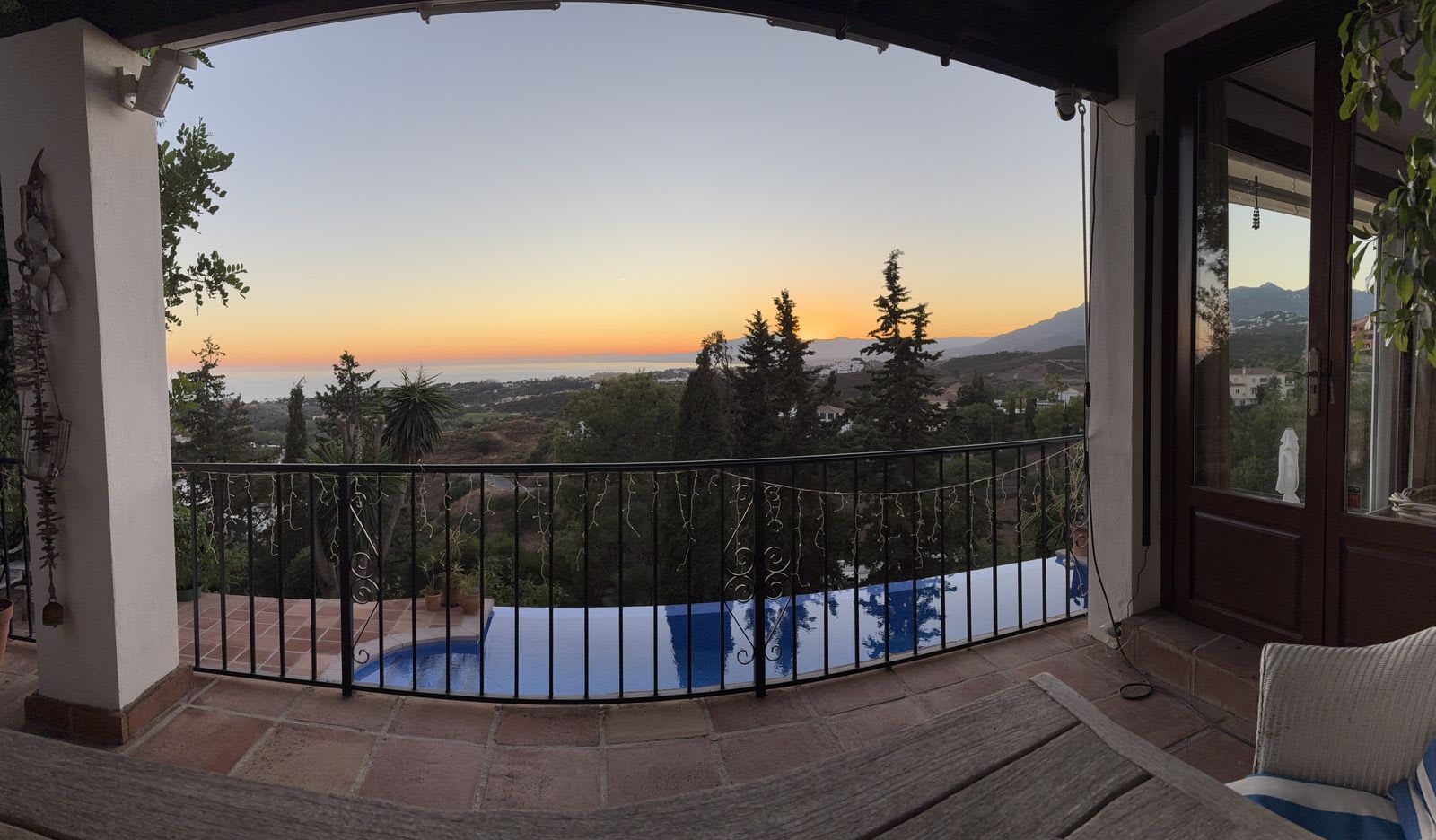 Frittliggende villa til salgs i El Rosario, Marbella, Bilde 3
