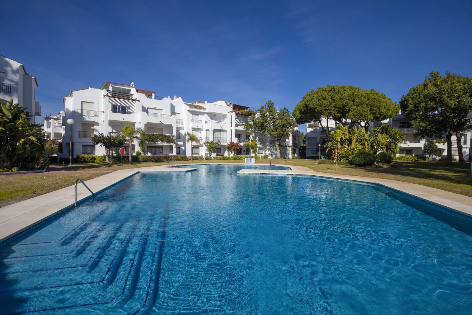 Radhus med 3 sovrum till salu i Estepona, Foto 3