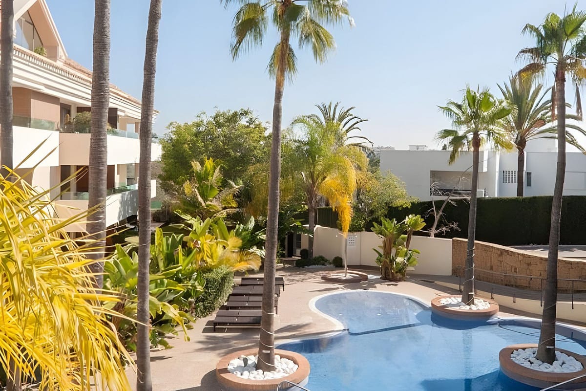 Leilighet midt i bygget til salgs i Los Monteros, Bilde 2