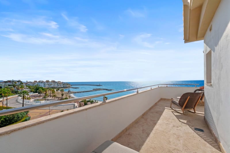 Leilighet midt i bygget til salgs i Puerto Banús