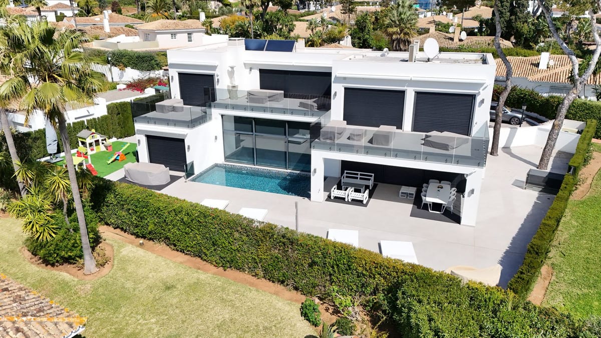Frittliggende villa til salgs i Los Monteros, Bilde 3