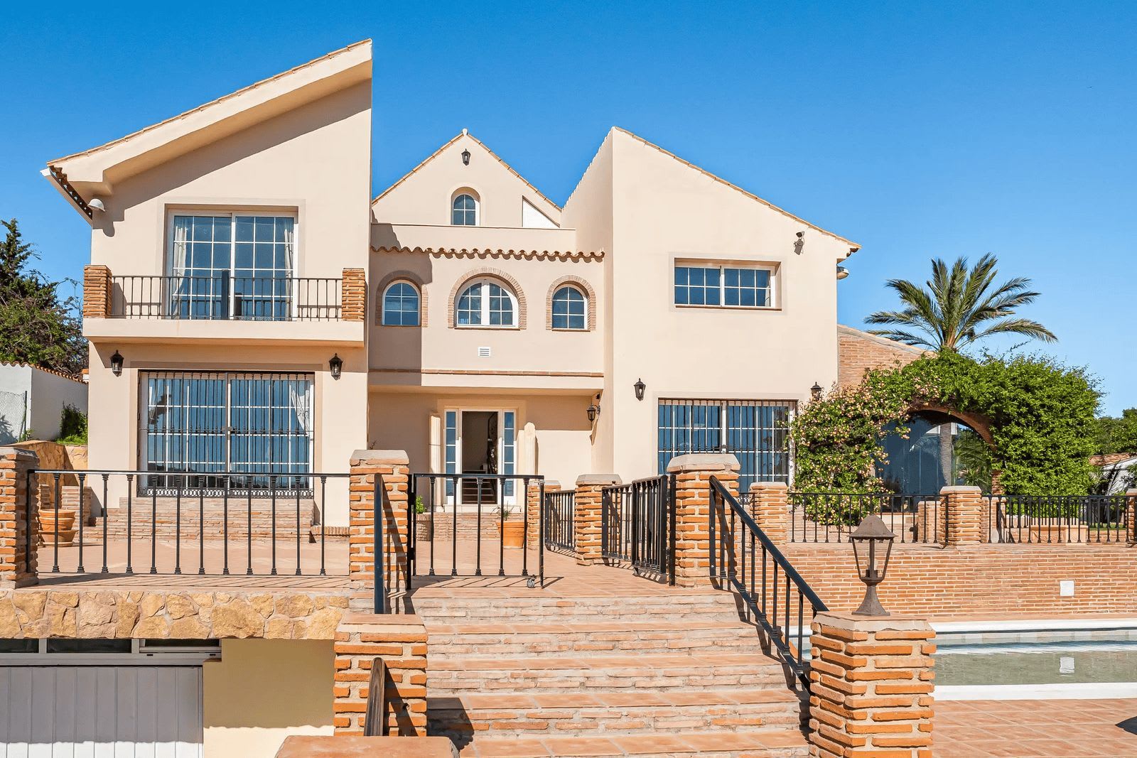 Villa til salgs i Estepona, Bilde 2