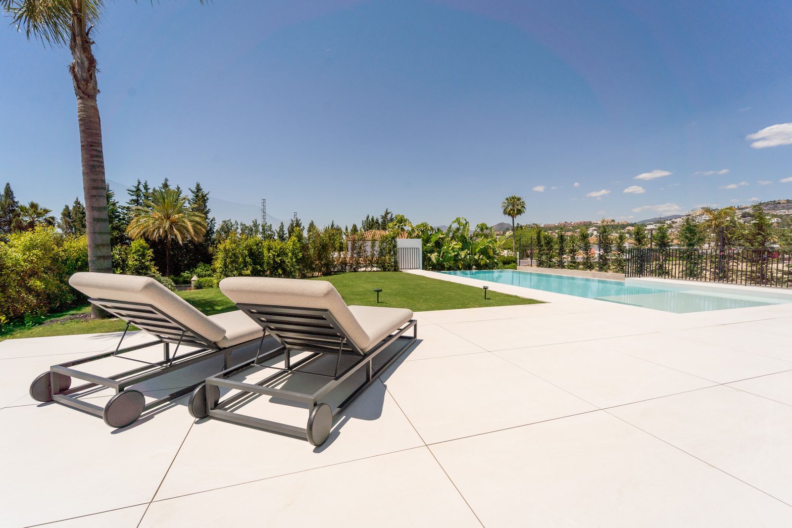 Frittliggende villa til salgs i Nueva Andalucía, Bilde 3