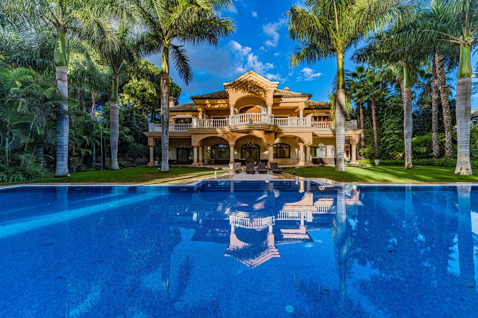 Frittliggende villa til salgs i Guadalmina Baja, Bilde 3