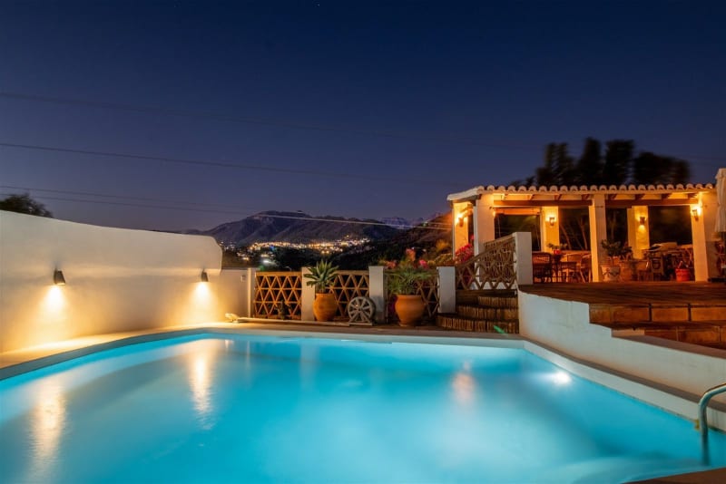 Frittliggende villa til salgs i Nerja