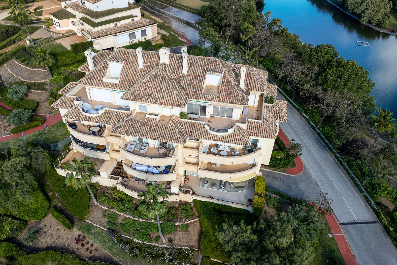 Leilighet midt i bygget til salgs i Elviria, Bilde 2