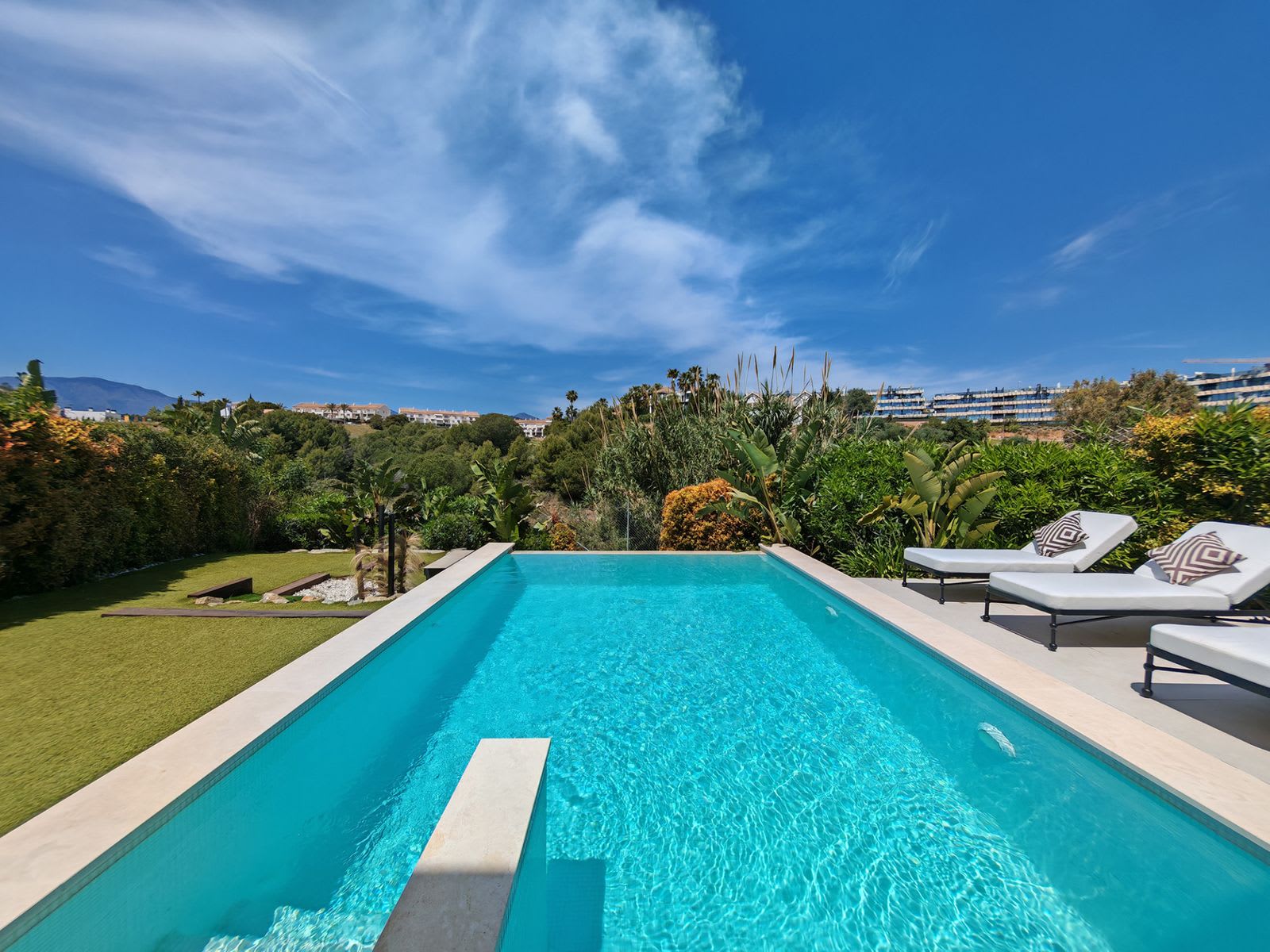 Villa til salgs i Estepona, Bilde 2
