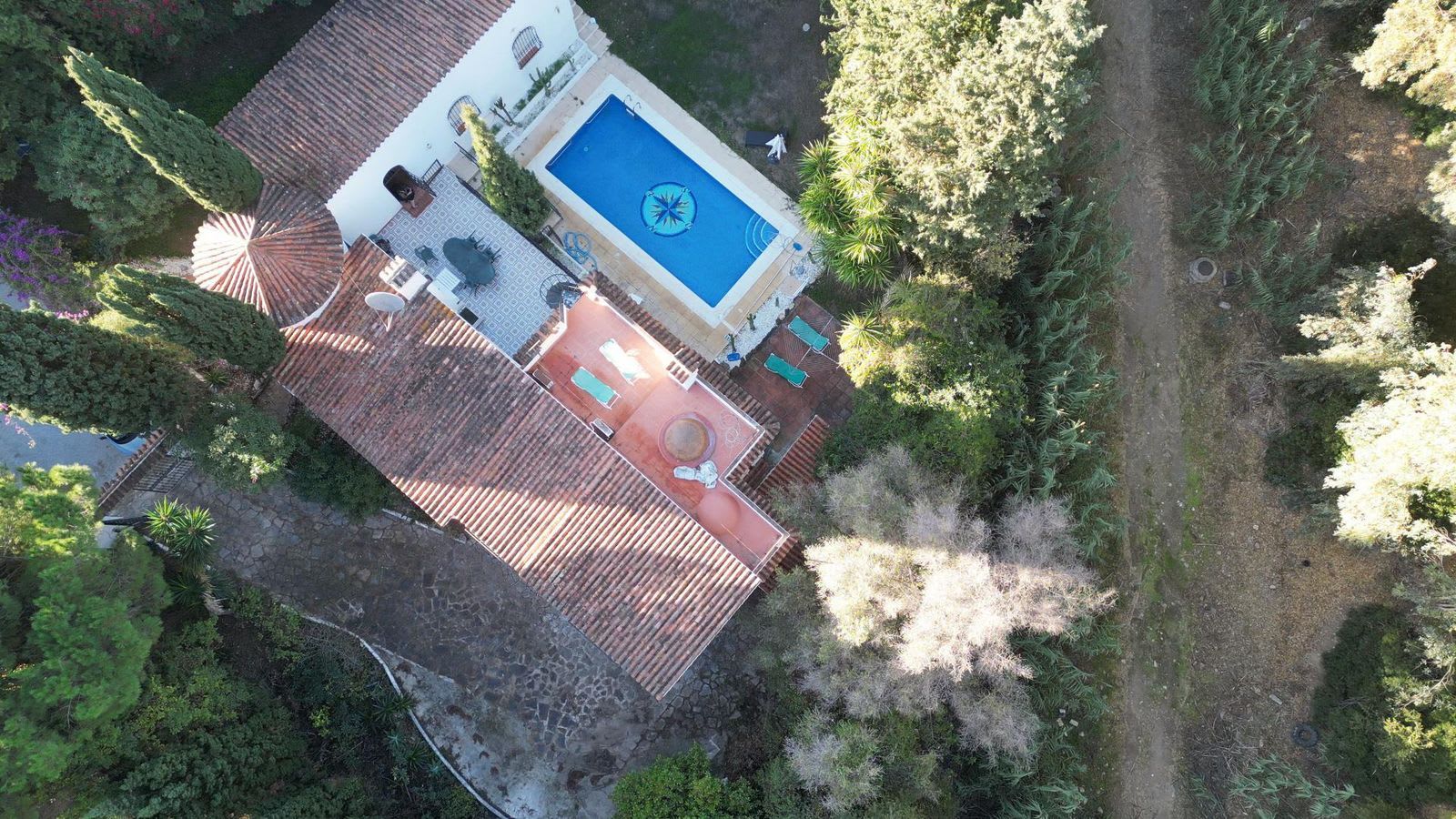 Frittliggende villa til salgs i Calahonda, Bilde 2