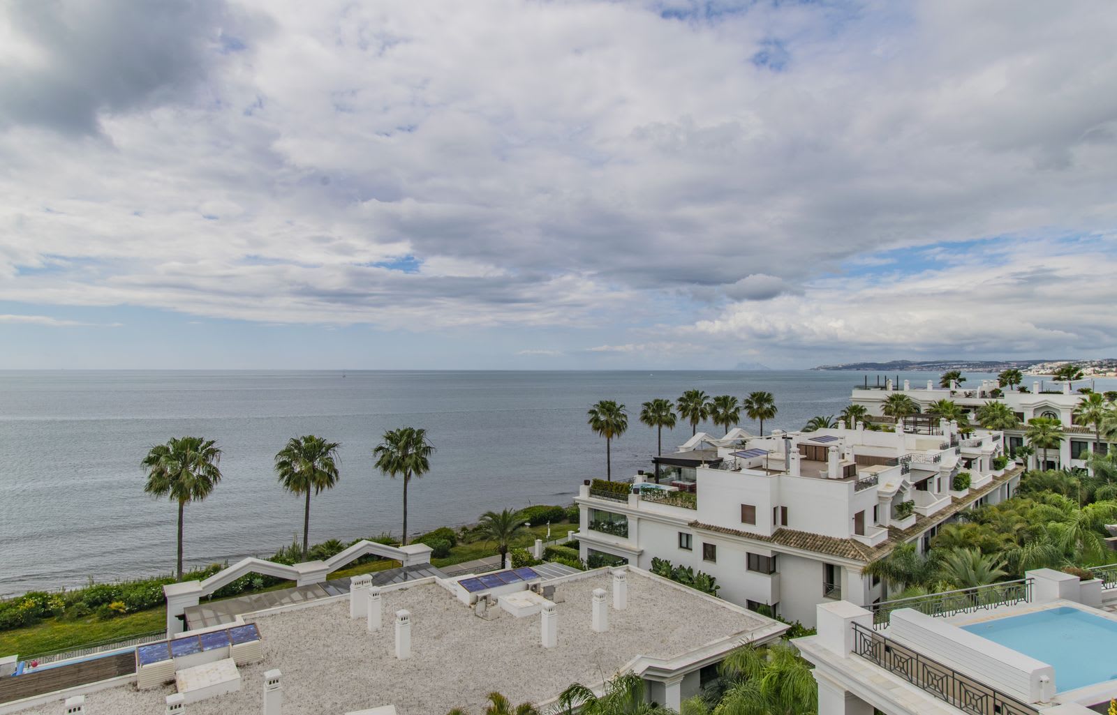 Toppleilighet til salgs i Estepona, Bilde 2