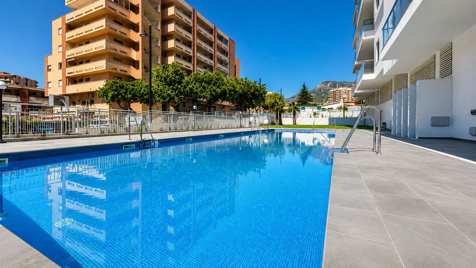 Leilighet midt i bygget til salgs i Benalmadena Costa, Bilde 3
