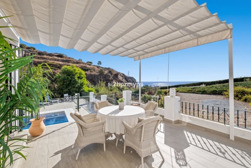 Frittliggende villa til salgs i Torrox