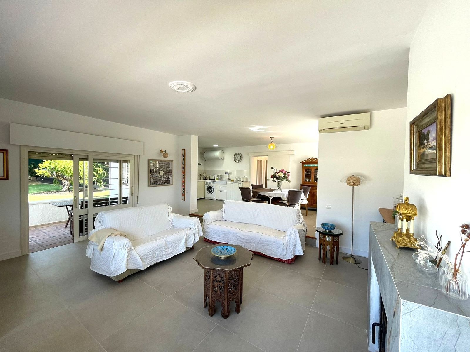 Frittliggende villa til salgs i Estepona, Bilde 2