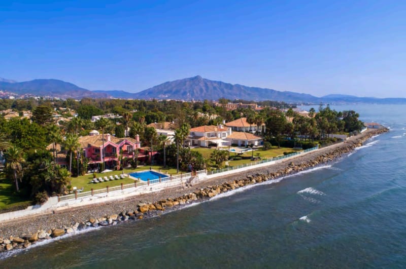 Villa for sale in New Golden Mile